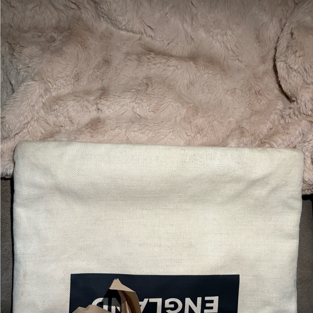 Burberry Cream Canvas Tote with Black Logo Panel - Picture 7 of 7